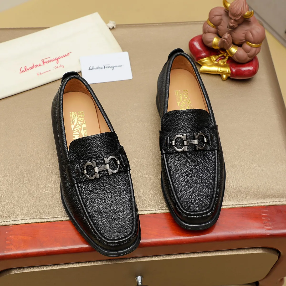 Men's shoes 250 Ferragamo [Ferragamo] top imported suit men's shoes 💯Original copy of the official website, product materials: selected imported embossed calfskin + luxury hardware buckle accessories ~ imported water-dyed cow 🐂 leather lining. Strong three-dimensional visual effect, original combination outsole, multiple colors available😘 Size: 39-44 (38.45.46. Customized)